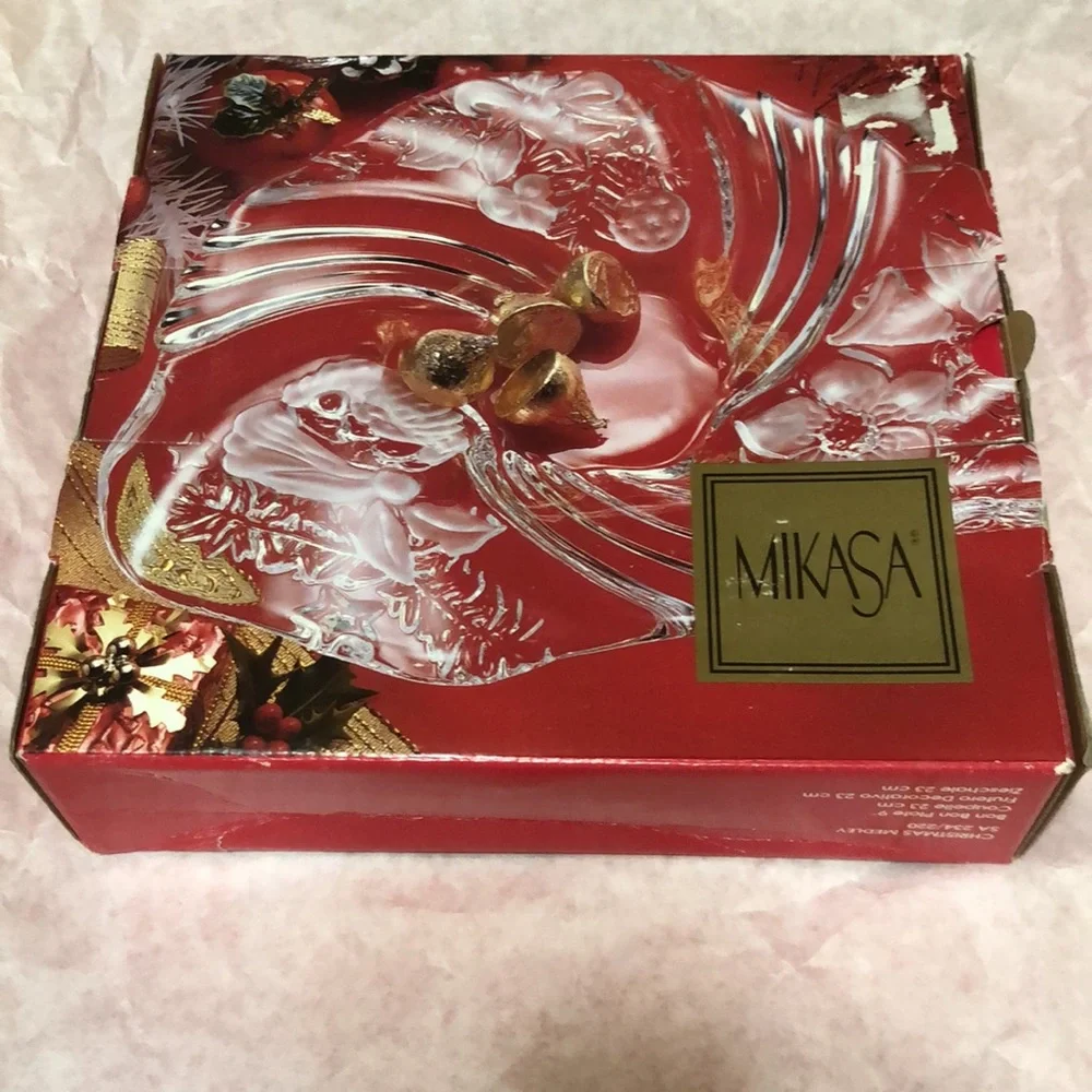 Mikasa Christmas Medley 9” Bon Bon Plate